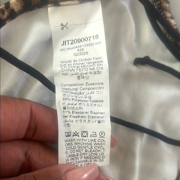 Leopard Print Halter Crop Top - Picture 4 of 5